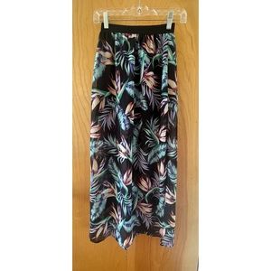 🌴 Tropical Print H&M skirt.  Size 2.  NWT